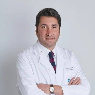 Dr. Nicol&aacute;s Isa